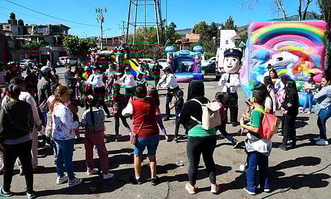 Gobierno de Michoacán, ayuda a los Reyes Magos a la entrega de juguetes