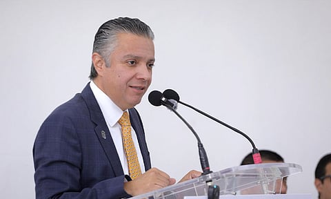 Luis Navarro entrega computadoras para casi 11 mil estudiantes del Conalep