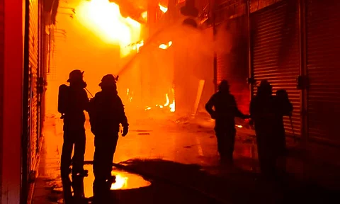 Incendio en TextiCuitzeo es sofocado por Protección Civil