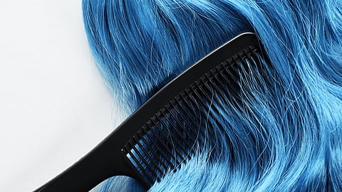 Alumna de secundaria gana amparo para ir a clases con el cabello azul