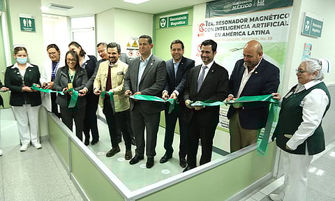 En gira de trabajo por la entidad, el titular del IMSS hizo un corte de listón del área de ONCOCREAN del Hospital de Gineco-Pediatría No. 48, y aperturó el resonador magnético con inteligencia artificial y la rehabilitación del Hospital General Regional No. 58