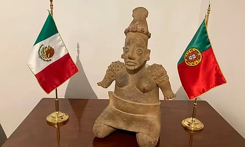 Recupera México pieza arqueológica de dos mil años que iba a subastarse en Portugal