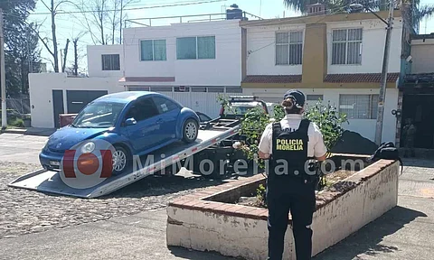 Hallan un auto baleado en la colonia Los Pinos, Morelia 