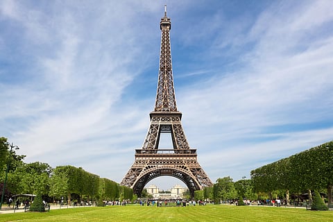 Por huelga, Torre Eiffel cierra sus puertas a turistas