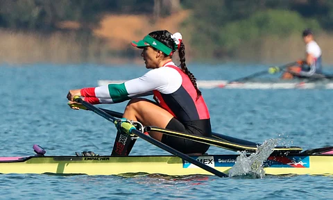 Remeros mexicanos compiten por clasificación a París 2024 en preolímpico de Brasil