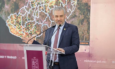 Con reforestación y vigilancia satelital habrá mayor flujo de agua al lago de Cuitzeo: Bedolla