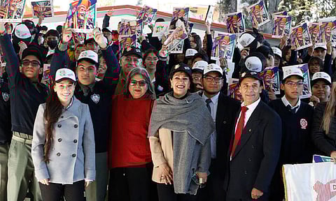 Estudiantes aprenden inglés en sus escuelas y reciben certificado internacional: SEE