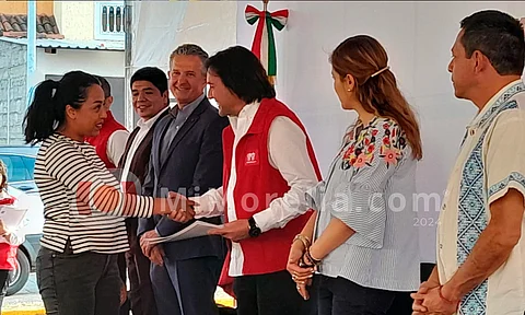Entrega INFONAVIT más de 200 escrituras a derechohabientes