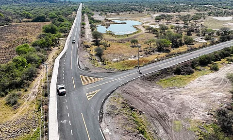 Bedolla inaugura tramo Venustiano Carranza-Villamar