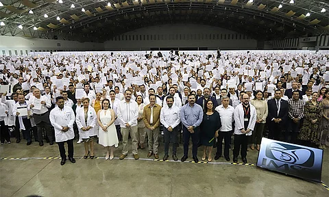 Cuitláhuac García Jiménez, gobernador estatal, aseguró que el sector salud de Veracruz se va a distinguir por su entrega y compromiso