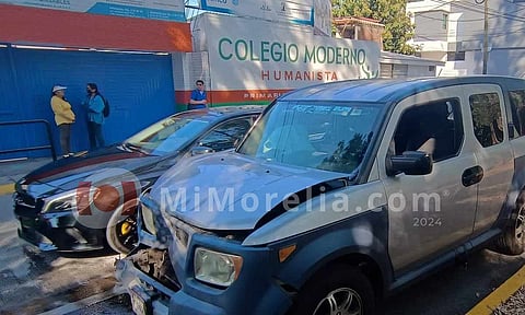 Choque entre 2 vehículos deja un herido en la avenida Solidaridad de Morelia
