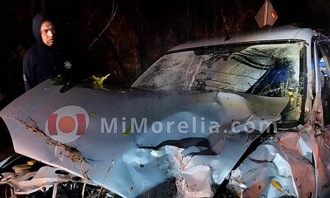 Familia sufre aparatoso accidente vial en Tuxpan; hay un bebé y un adulto fallecidos, así como 2 lesionadas