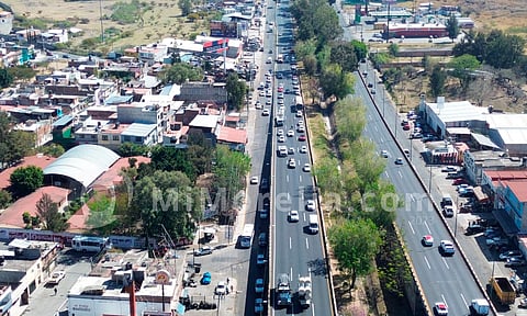 Auto y camioneta protagoniza choque en el periférico de Morelia