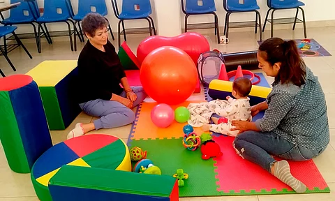 Cincuenta personas al mes son atendidas con rehabilitación física en Clínica Poniente