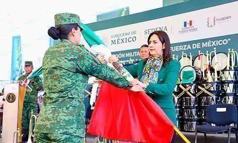 SEE entrega bandas de guerra y banderas para más de 4 mil estudiantes de Uruapan