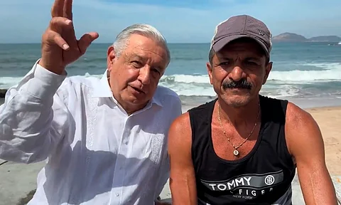 AMLO rechaza calumnias y llama a periodistas "mercenarios"