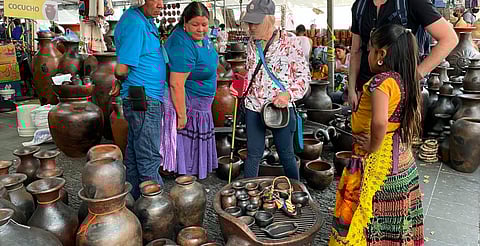 Encuentra las artesanías más representativas de Michoacán en el tianguis de Uruapan