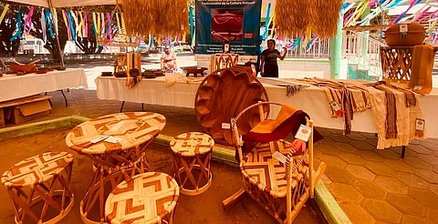 Vamos a Maruata al Concurso Regional de Artesanías de la Cultura Náhuatl