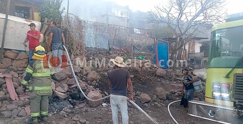 Arden varias casas cerca de Ampliación Leandro Valle, Morelia