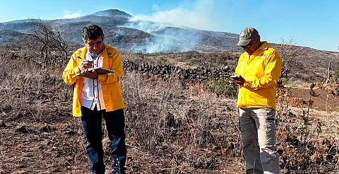 Continúan los trabajos para apagar incendio en el cerro del Quinceo