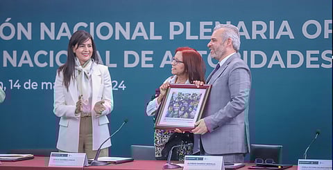 El trabajo conjunto entre autoridades educativas, maestros, padres de familia y sociedad en general, seguirá mejorando la educación pública en el país: gobernador de Michoacán