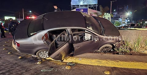 Ministerio Público choca su auto contra la glorieta de 5 de Mayo en Zamora