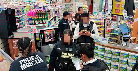 Detienen a sospechoso de robo en farmacia, en Morelia