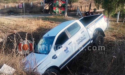 Se accidenta camioneta de la FGE en la Morelia-Maravatío