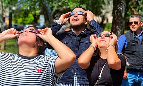 Aún a la venta, lentes para ver eclipse del 8 de abril, en Planetario de Morelia