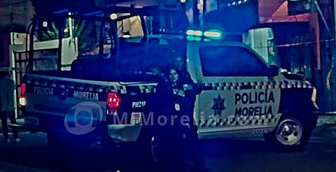 Los agresores aparentemente intentaron asaltar al ahora lesionado y a su amigo, ambos viajaban en un auto rojo