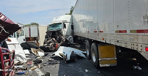 Aparatosa carambola entre vehículos de carga en la autopista Uruapan –Pátzcuaro