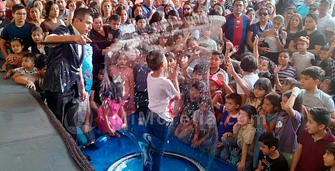 Niñas y niños disfrutaron una tarde de diversión con burbujas en Paseo Altozano 