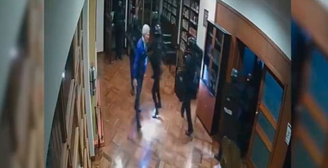 AMLO presenta videos de la irrupción en Embajada de México en Quito, Ecuador