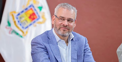 Bedolla continúa en el top ten de gobernadores mejor evaluados: Massive Caller