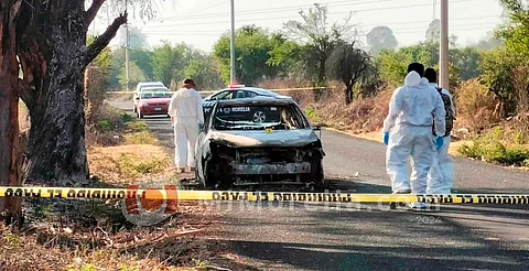 Hallan 3 personas calcinadas en vehículo quemado en el poniente de Morelia