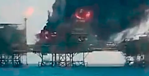 Confirma Pemex un trabajador muerto tras incendio en plataforma marina Akal-B
