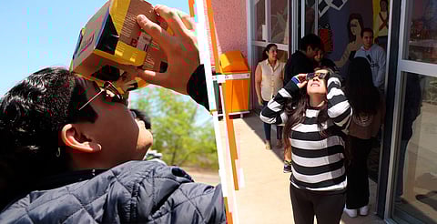 viendo el eclipse solar