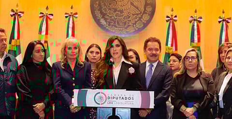 Celebra Gloria Trevi reforma de ley contra la trata de personas