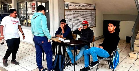 Sin interrupciones, continúa entrega de fichas en Escuelas Normales de Michoacán