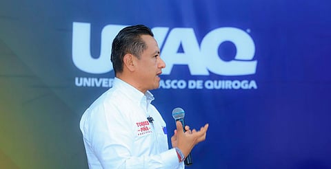 Deporte y cultura, claves para alejar a jóvenes de la violencia: Torres Piña a estudiantes de la UVAQ