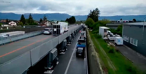 En Suiza; crean puente elevado móvil para realizar obras sin detener el tráfico