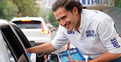 Ordena INE a David Cortés bajar de redes sociales propaganda con niños y niñas