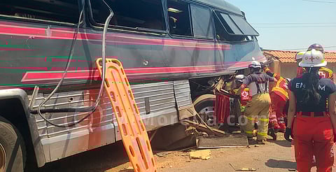 Confirman tres muertos y 14 heridos tras accidente de grupo musical en Tangancícuaro