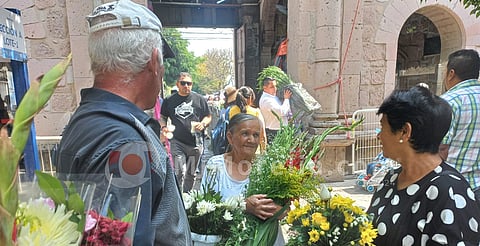 Conmemoran Día de la Madre en el Panteón Municipal de Morelia