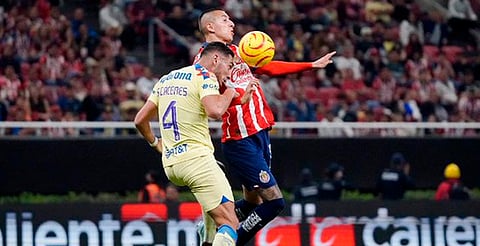 Chivas sorprende a aficionados; cerveza gratis previo al Clásico Nacional
