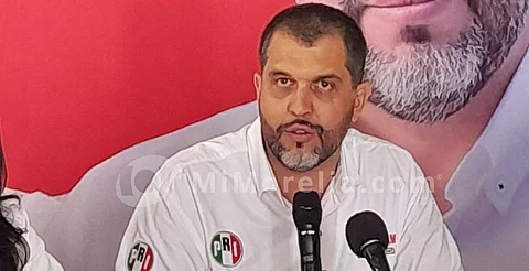 Sin declinar y sin cierre de campaña, adelanta René Valencia