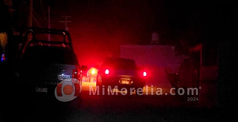 Localizan a un hombre ultimado a balazos dentro de un auto en colonia de Morelia