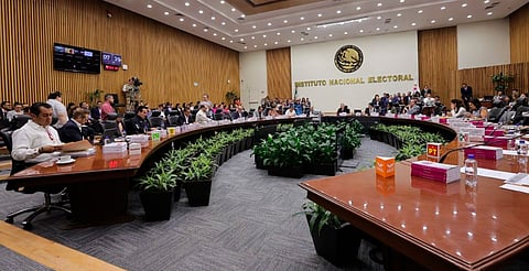 Inicia INE preparativos del voto presencial de mexicanos residentes en el extranjero
