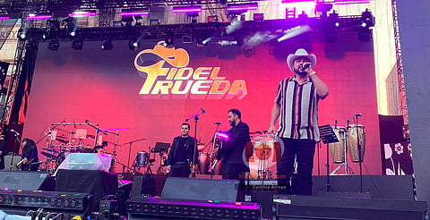 Fidel Rueda hace alarde de su estilo norteño y hace vistosa fiesta en aniversario de Morelia