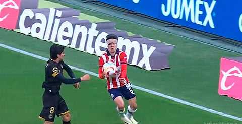 ¿Si fue mano o no? Revelan audio del VAR cuando anuló el gol en el Chivas vs Toluca